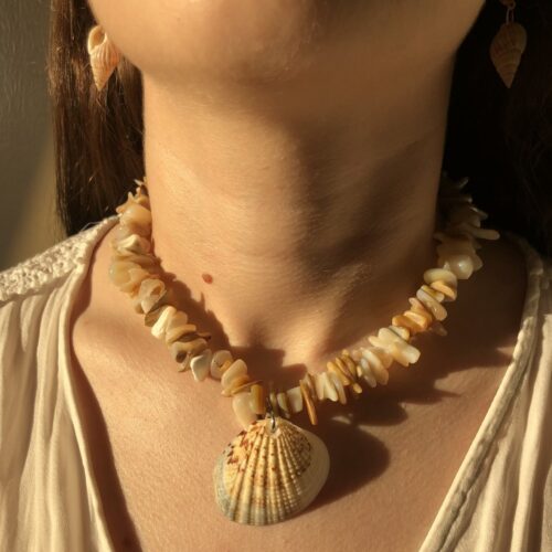 Elegant brown stones with seashell necklace