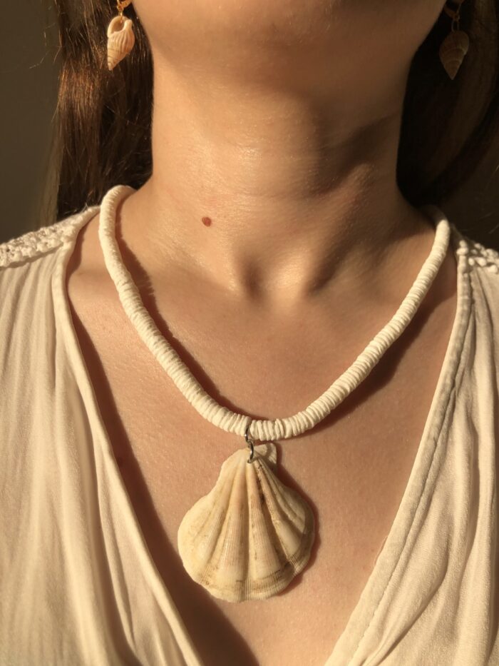 ⁦سلسال أبيض طويل من صدف البحر⁩ - الصورة ⁦3⁩