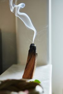Palo Santo Sticks for Smudging and Cleansing the Energy of the Place
