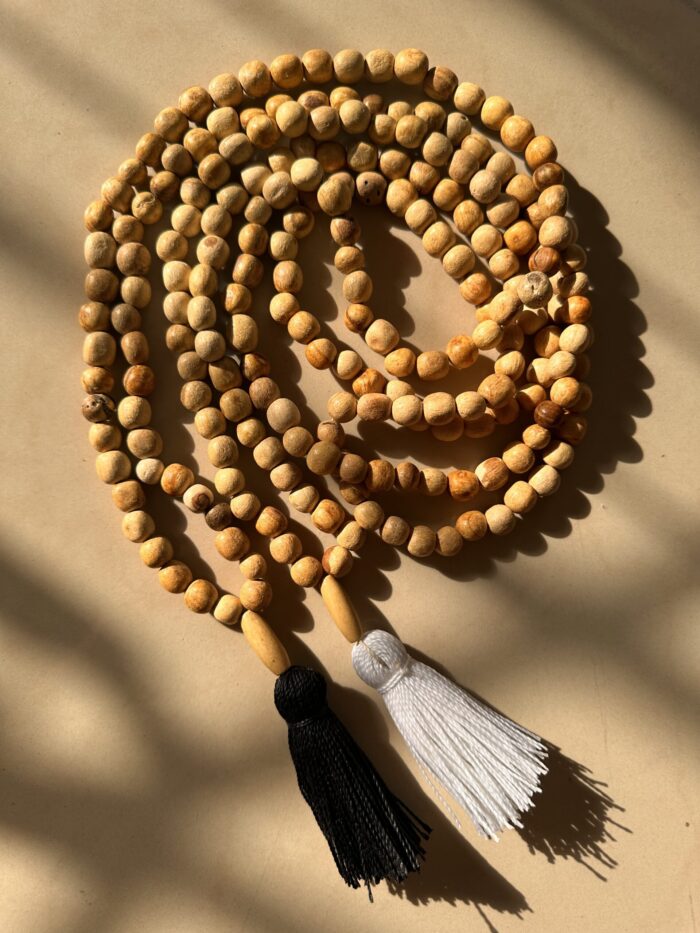 ⁦سلسلة بالو سانتو - سبحة خشبية⁩ - الصورة ⁦2⁩